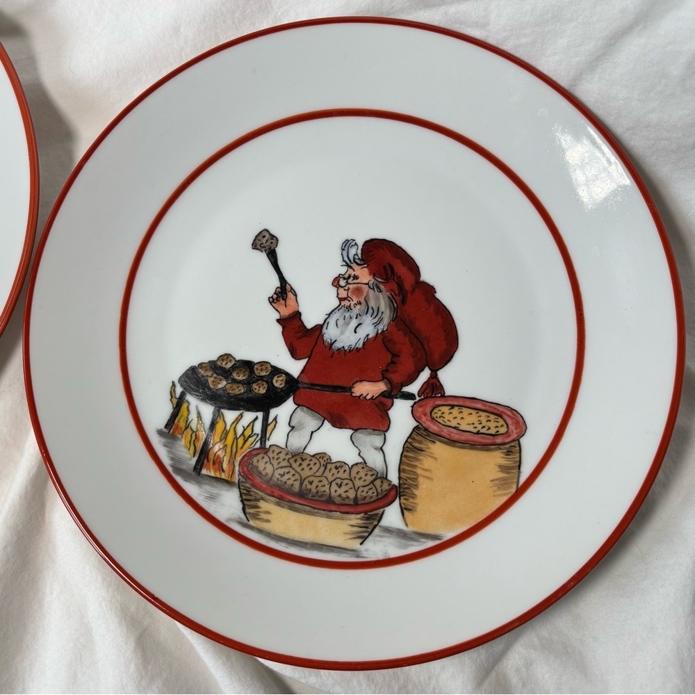 Danish Hand painted Santa Claus Christmas Plates from Svenborg-Set of 2 - Picture 2 of 8